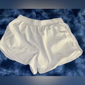 women’s nike shorts size medium